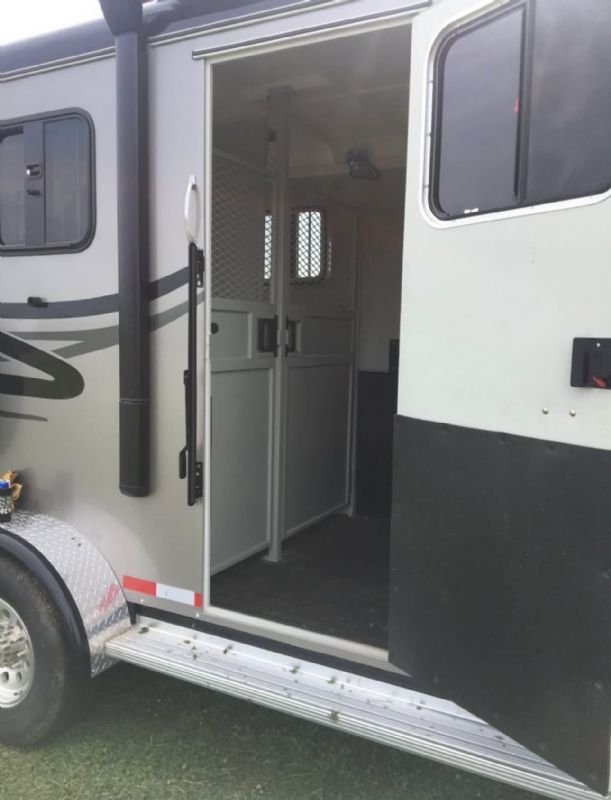 Used Horse Trailers for Sale